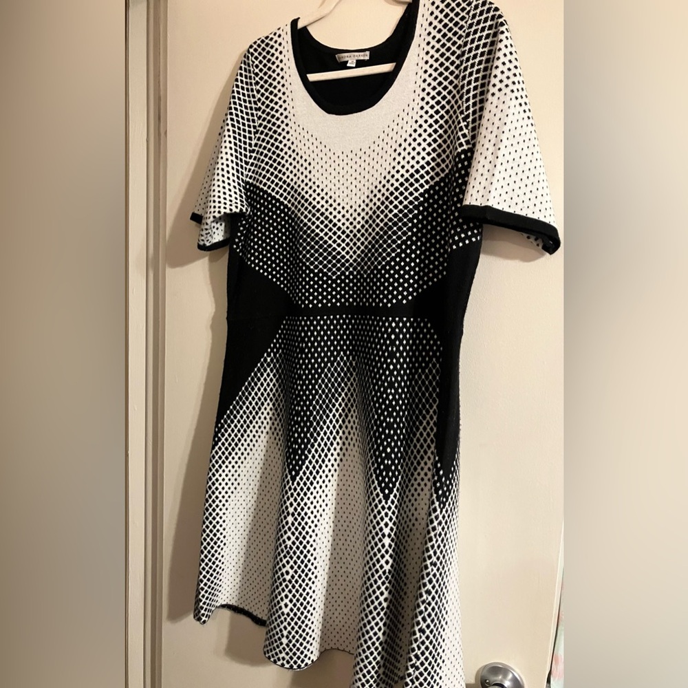 Sandra Darren Black and White Geometric Sweater Dress